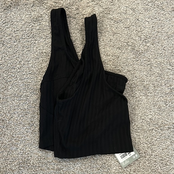 Black ribbed cotton crop top! - Picture 2 of 2